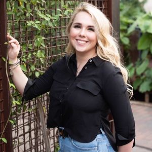 Meet your Posher, Emilee